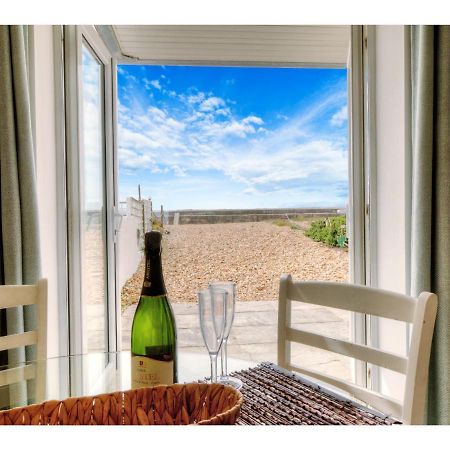 Pass The Keys Shore To Please - Sea Views And Beach Front Modern 1Bed Apt With Sofabed Portsmouth Exterior photo