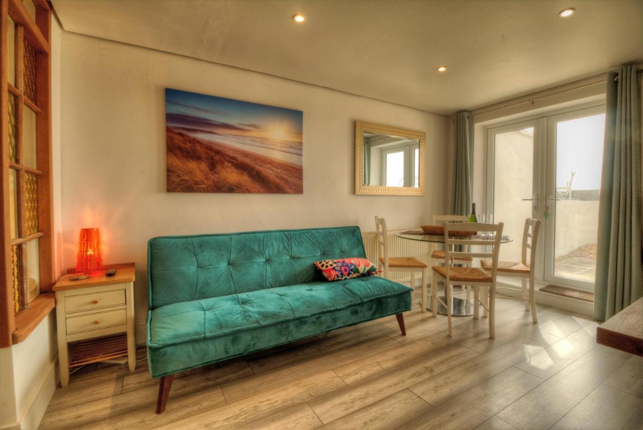 Pass The Keys Shore To Please - Sea Views And Beach Front Modern 1Bed Apt With Sofabed Portsmouth Exterior photo